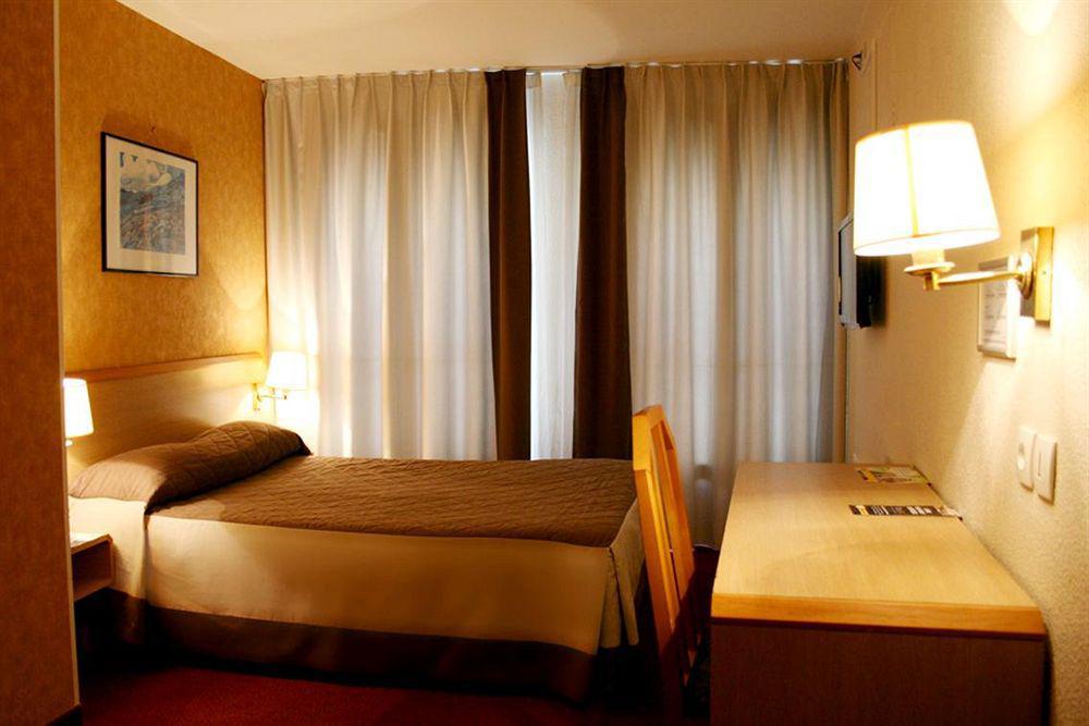 Best Western Le Montmartre - Saint Pierre Parijs Kamer foto